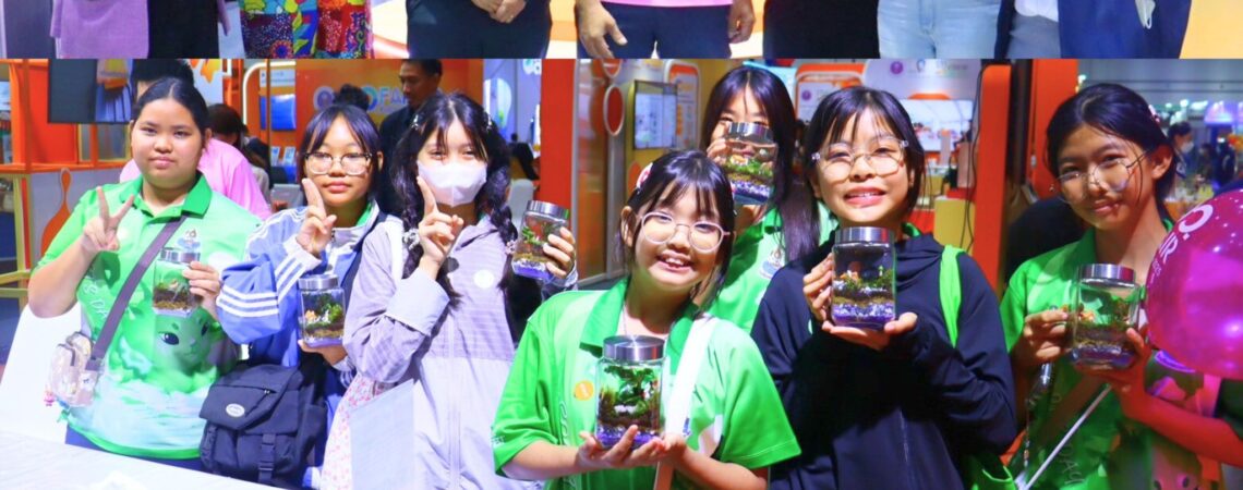 ศูนย์คลินิกเทคโนโลยี สถาบันวิจัยและพัฒนา ราชมงคลพระนคร ร่วมกับสำนักงานปลัดกระทรวงการอุดมศึกษา วิทยาศาสตร์ วิจัยและนวัตกรรม จัดกิจกรรม WORKSHOP “การจัดสวนในโหลแก้ว” ในงาน อว.แฟร์ (SCI POWER FOR FUTURE THAILAND)