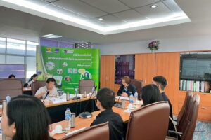 LINE_ALBUM_41268_251204_3